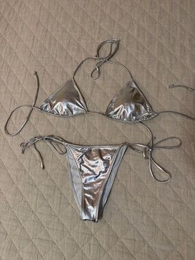 White Fox Metallic Silver Triangle String Bikini – Women's Swim